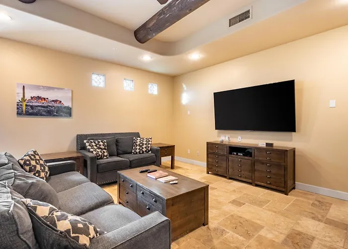 Desert Oasis- Luxury Private Pool Pet Friendly