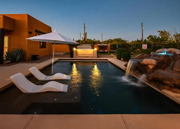 Vakantiehuis Desert Oasis- Luxury Private Pool Pet Friendly *