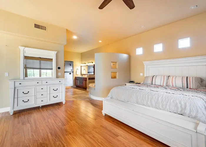 Desert Oasis- Luxury Private Pool Pet Friendly