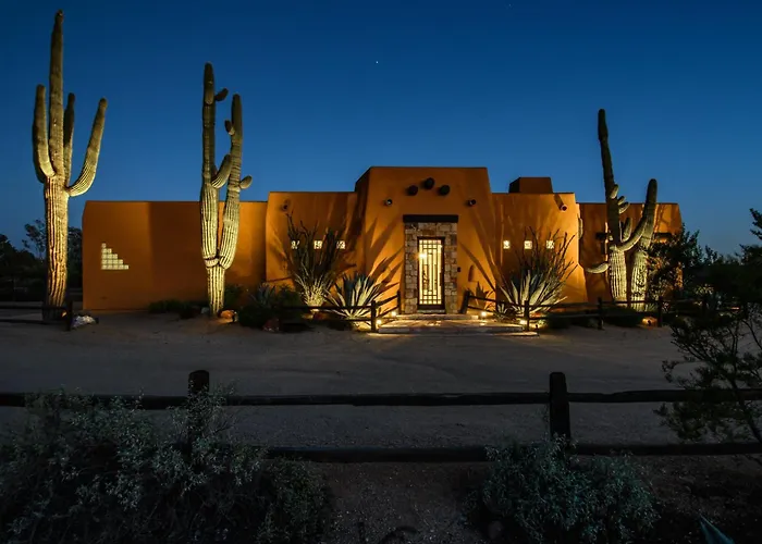Vakantiehuis Desert Oasis- Luxury Private Pool Pet Friendly