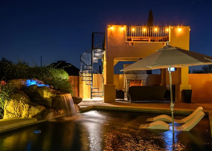 Desert Oasis- Luxury Private Pool Pet Friendly