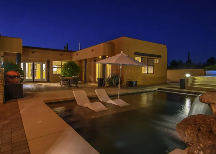 Vakantiehuis Desert Oasis- Luxury Private Pool Pet Friendly *
