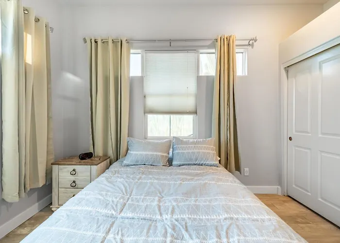 Vakantiehuis Desert Oasis- Luxury Private Pool Pet Friendly