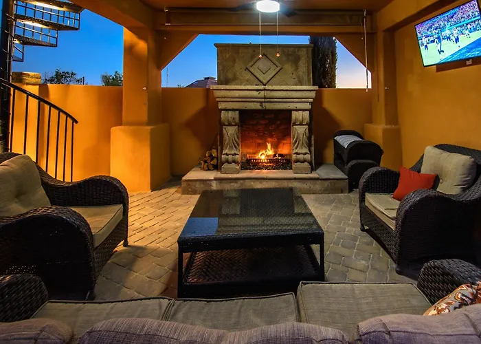 Vakantiehuis Desert Oasis- Luxury Private Pool Pet Friendly *