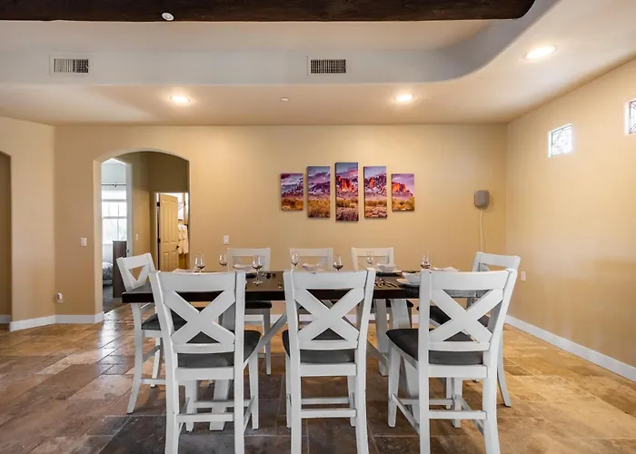 Desert Oasis- Luxury Private Pool Pet Friendly