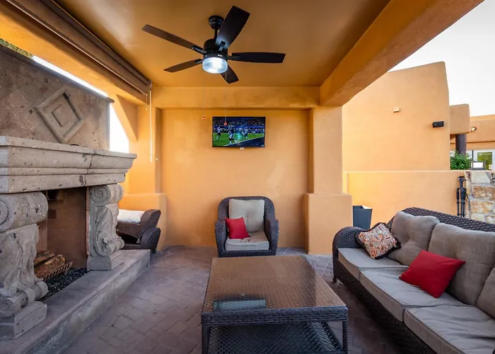 Vakantiehuis Desert Oasis- Luxury Private Pool Pet Friendly