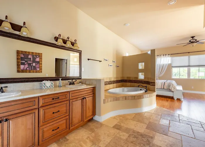 Desert Oasis- Luxury Private Pool Pet Friendly Vakantiehuis Scottsdale