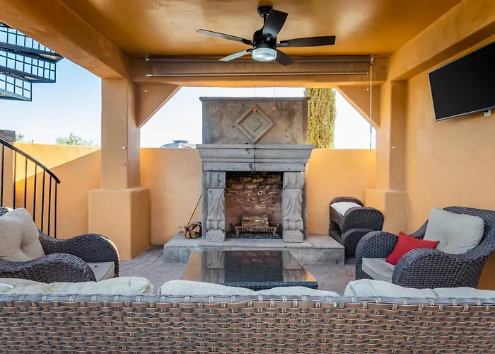 Desert Oasis- Luxury Private Pool Pet Friendly