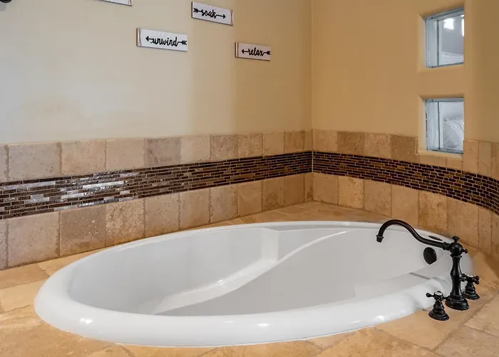 Vakantiehuis Desert Oasis- Luxury Private Pool Pet Friendly