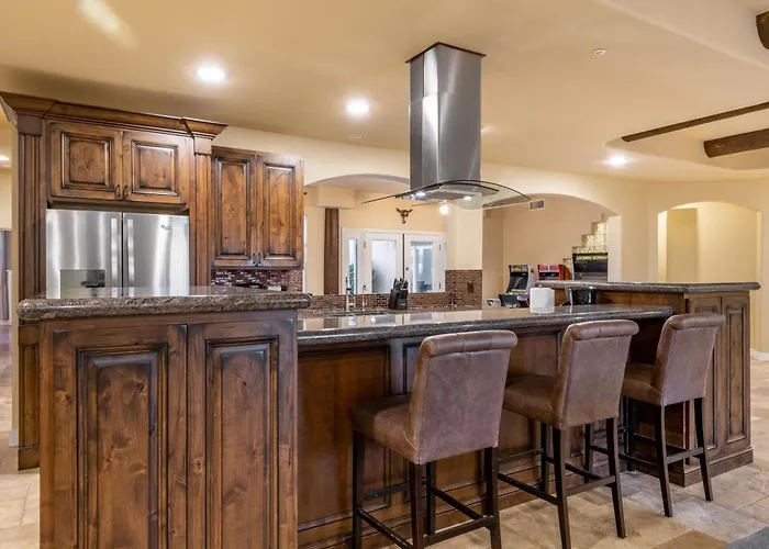 Vakantiehuis Desert Oasis- Luxury Private Pool Pet Friendly