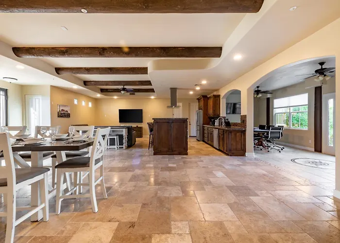 Desert Oasis- Luxury Private Pool Pet Friendly *