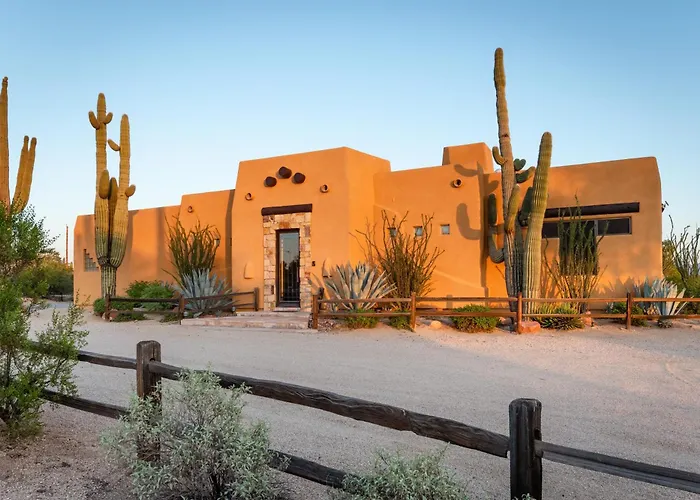Vakantiehuis Desert Oasis- Luxury Private Pool Pet Friendly