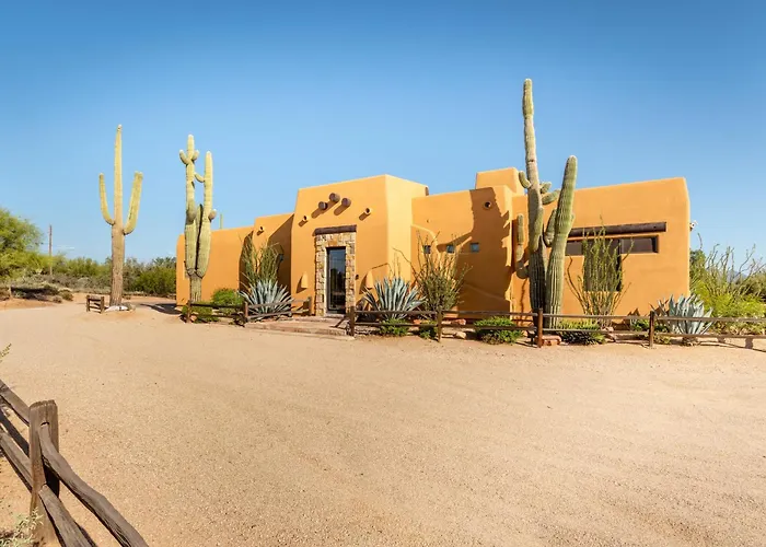Desert Oasis- Luxury Private Pool Pet Friendly