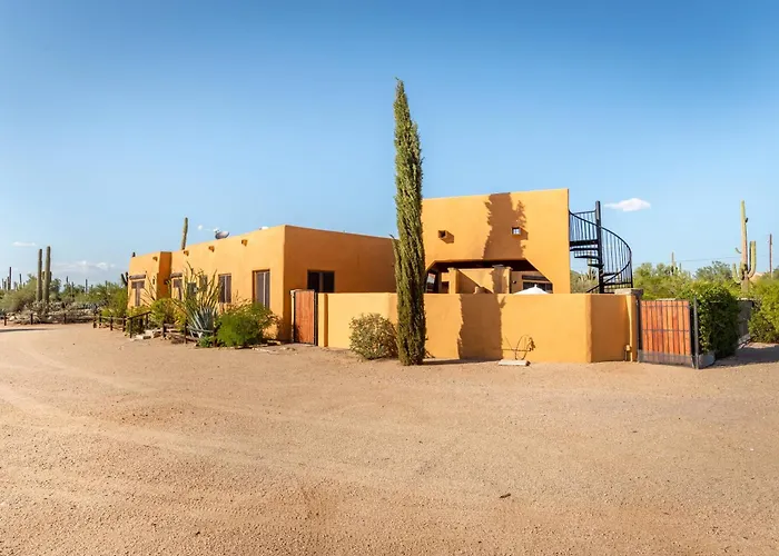 Desert Oasis- Luxury Private Pool Pet Friendly Vakantiehuis